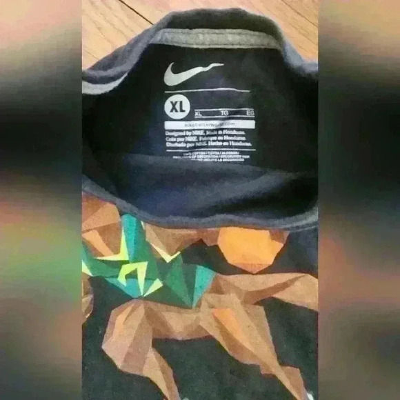 Youth Nike Kyrie Graphic Tee - Picture 3 of 3